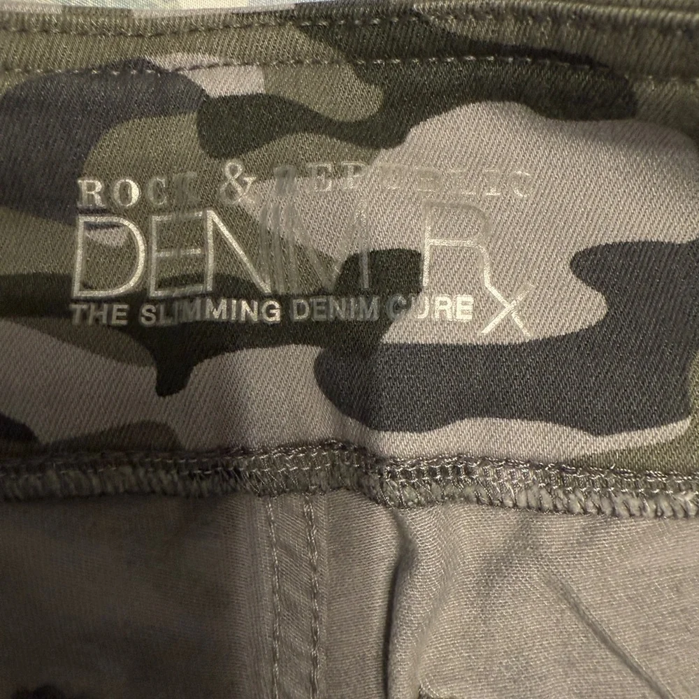 Rock & Republic Camo Green and Gray Leggings 8 - Picture 6 of 6
